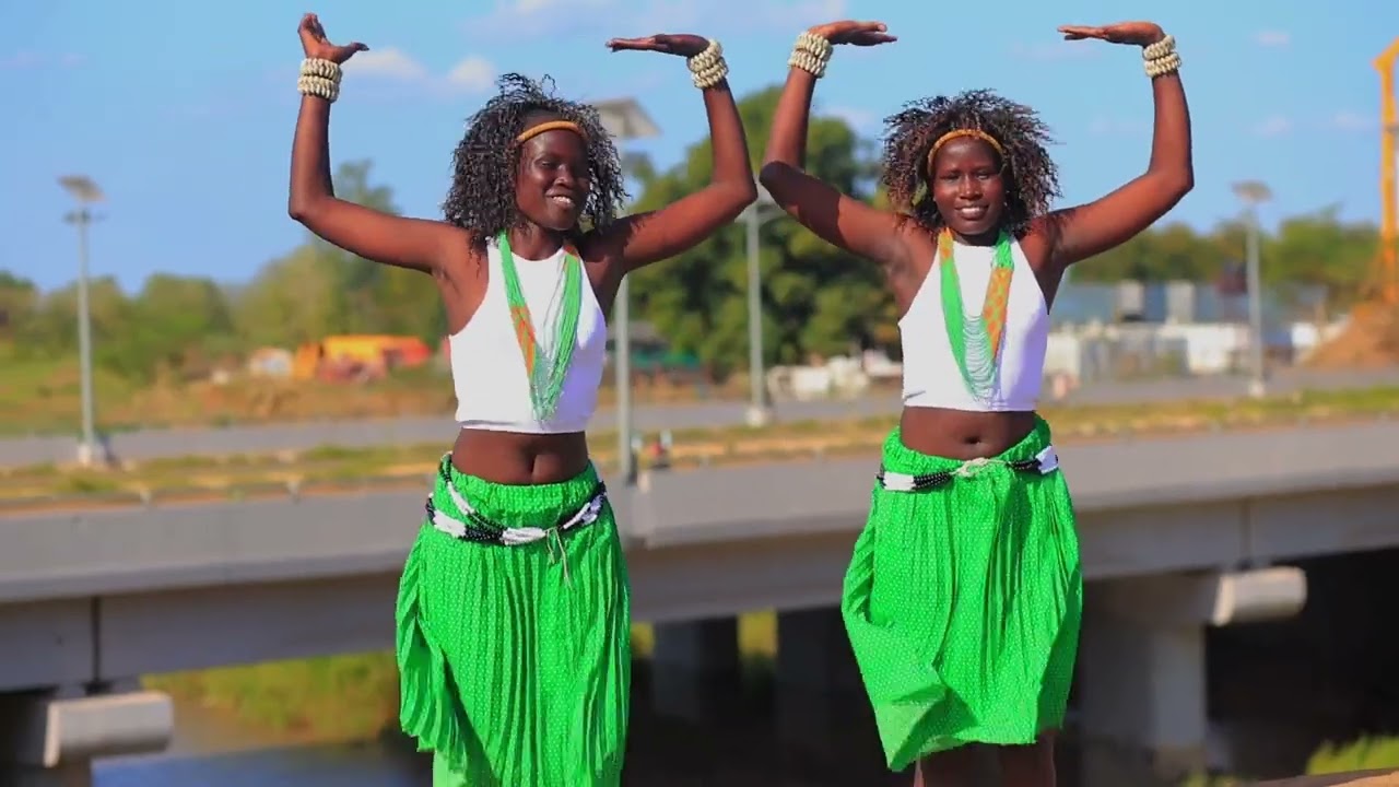 Adoc Piondie by Mathuch Baak Deng cover